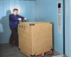 How to distinguish between freight elevators and passenger elevators? Ill help you figure it out at 4 oclock